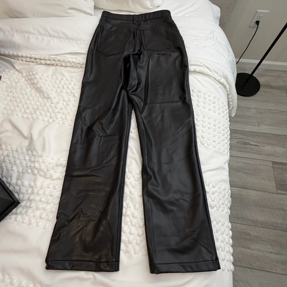 Abercrombie & Fitch Curve Love Vegan Leather 90s Straight Pant Black Size 27 - Picture 3 of 9